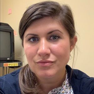 Meet your Posher, Deena